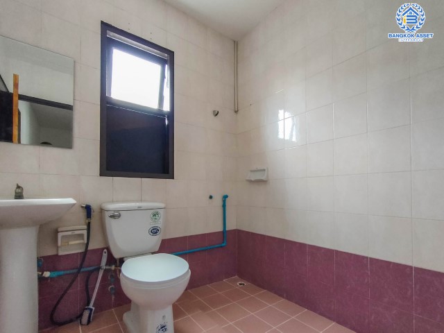 *****ทาวน์เฮ้าส์มือสองย่านนนทบุรี ม.ลภาวัน11 ชัยพฤกษ์ หลังมุม! เนื้อที่เยอะถึง 41 ตร.ว. ตอบโจทย์ทุกการใช้ชีวิต ฟังก์ชันเหมือนบ้านเดี่ยว 5 ห้องนอน 3 ห้องน้ำ 1 ที่จอดรถ บ้านสภาพสวย พร้อมเข้าอยู่ เชื่อมต่อถ.บางกรวย-ไทรน้อย ถ.ชัยพฤกษ์ และถ.ราชพฤกษ์ จองเลย!